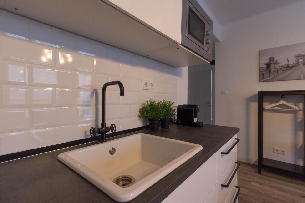 Standard Apartment By Hi5 - Madach Budapest Ngoại thất bức ảnh