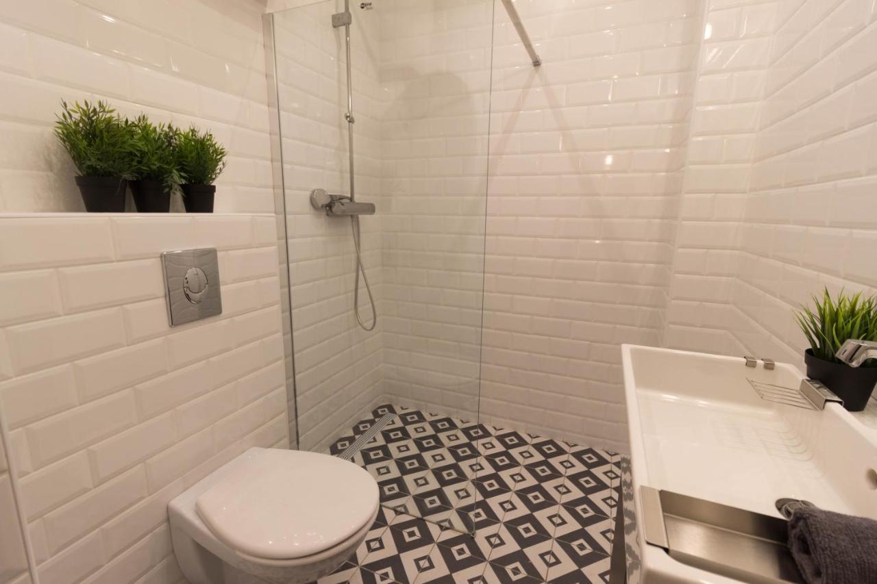 Standard Apartment By Hi5 - Madach Budapest Ngoại thất bức ảnh