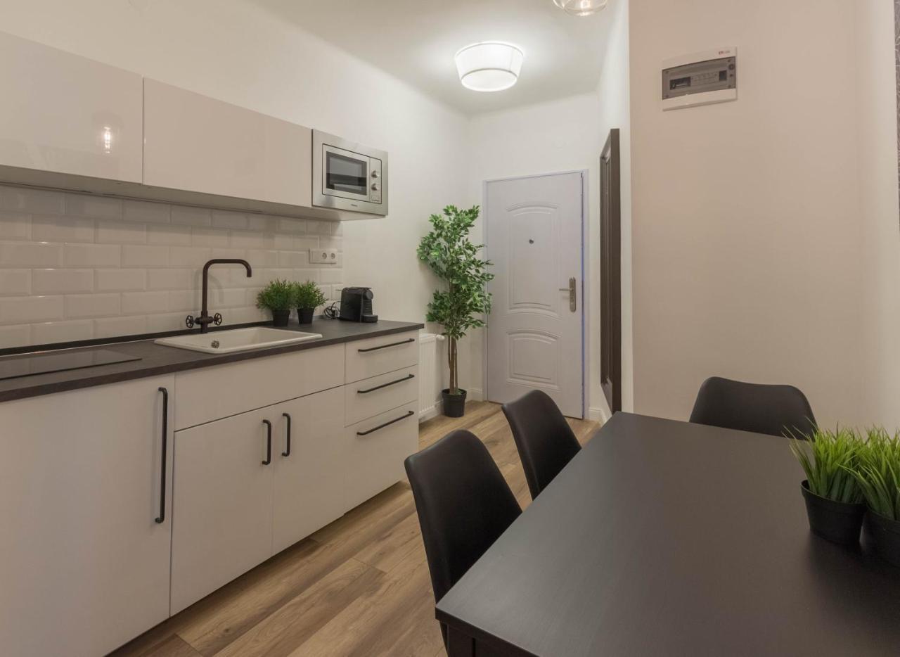 Standard Apartment By Hi5 - Madach Budapest Ngoại thất bức ảnh