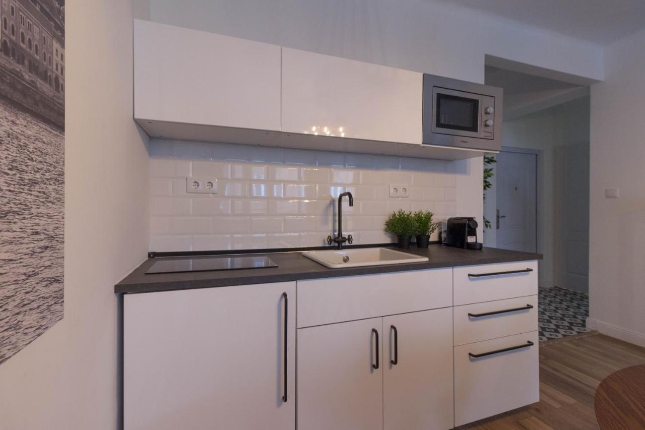 Standard Apartment By Hi5 - Madach Budapest Ngoại thất bức ảnh