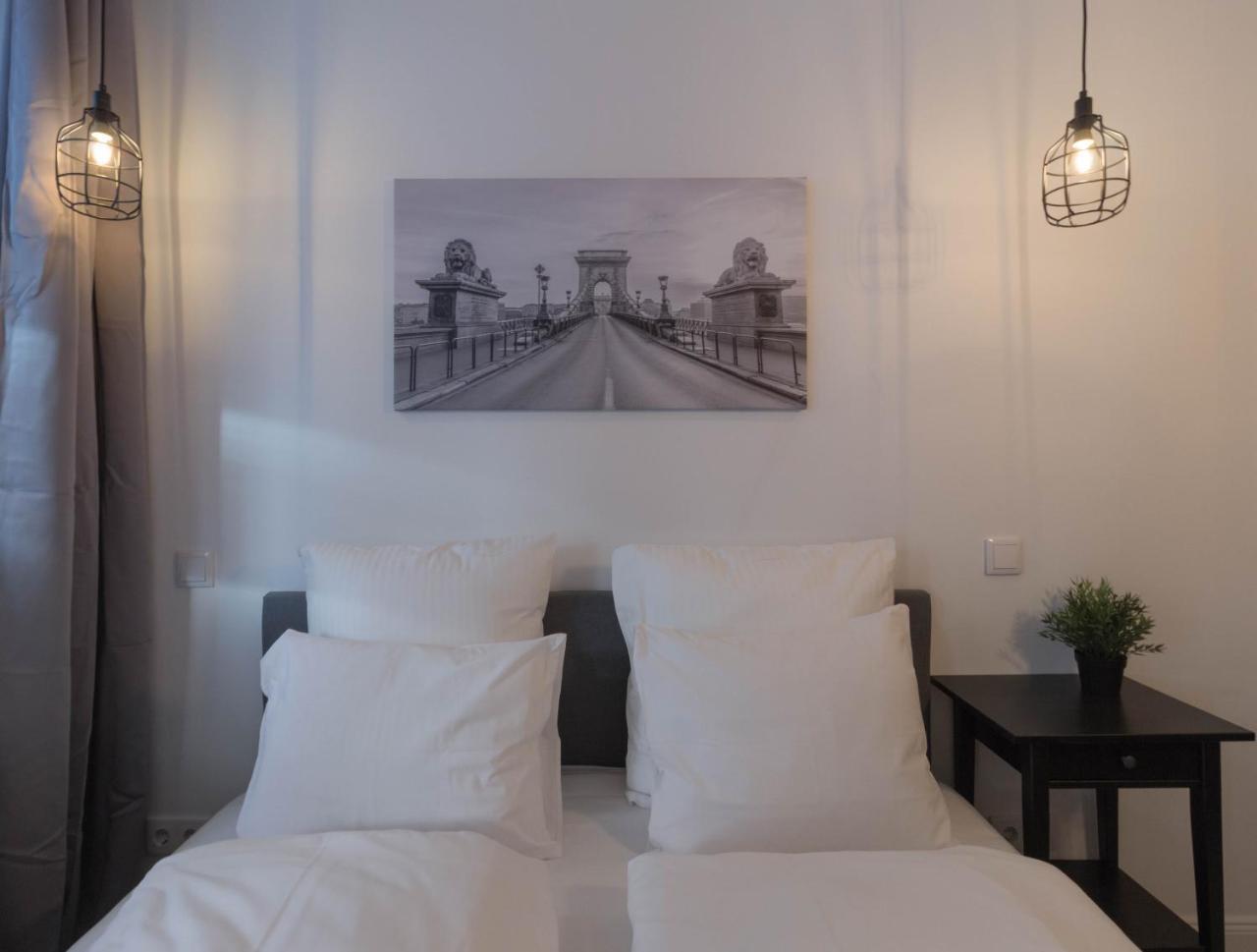 Standard Apartment By Hi5 - Madach Budapest Ngoại thất bức ảnh