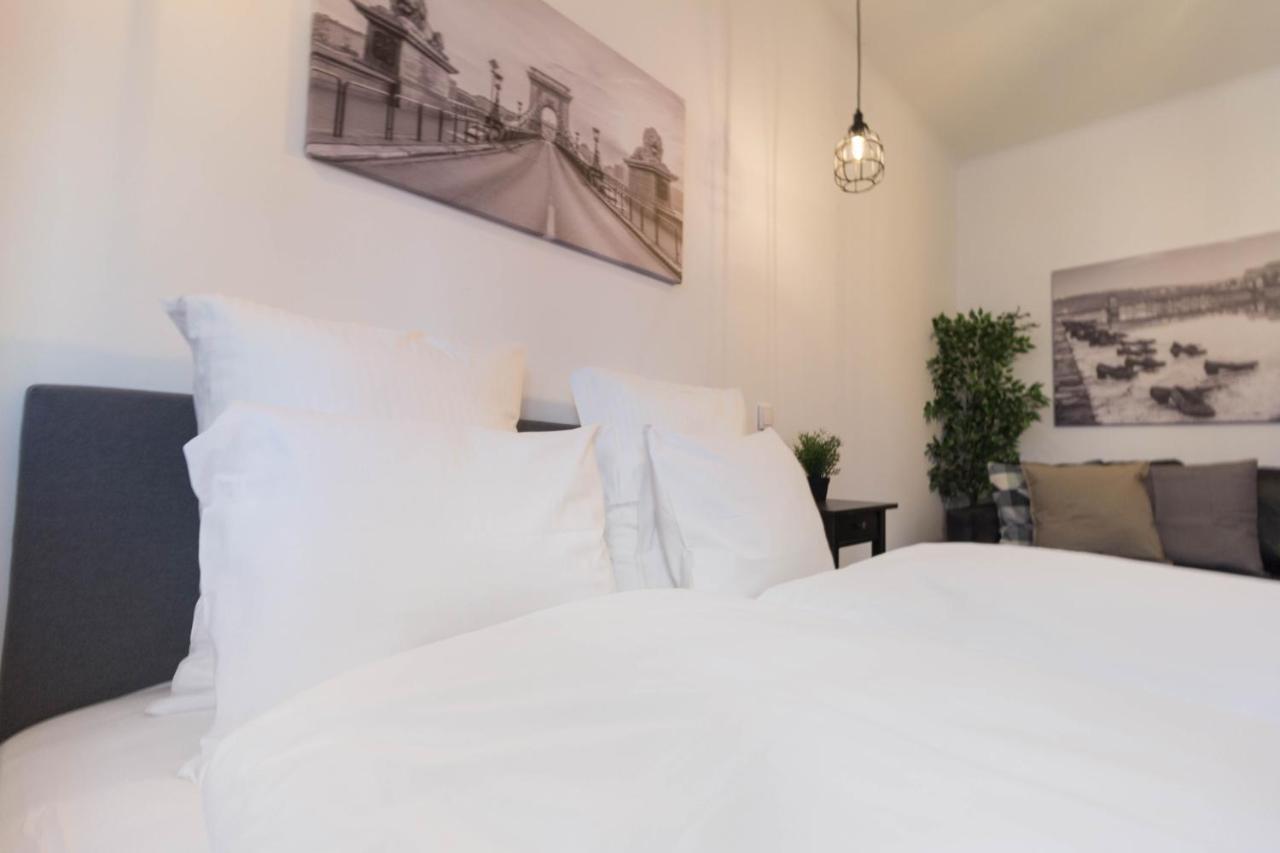 Standard Apartment By Hi5 - Madach Budapest Ngoại thất bức ảnh