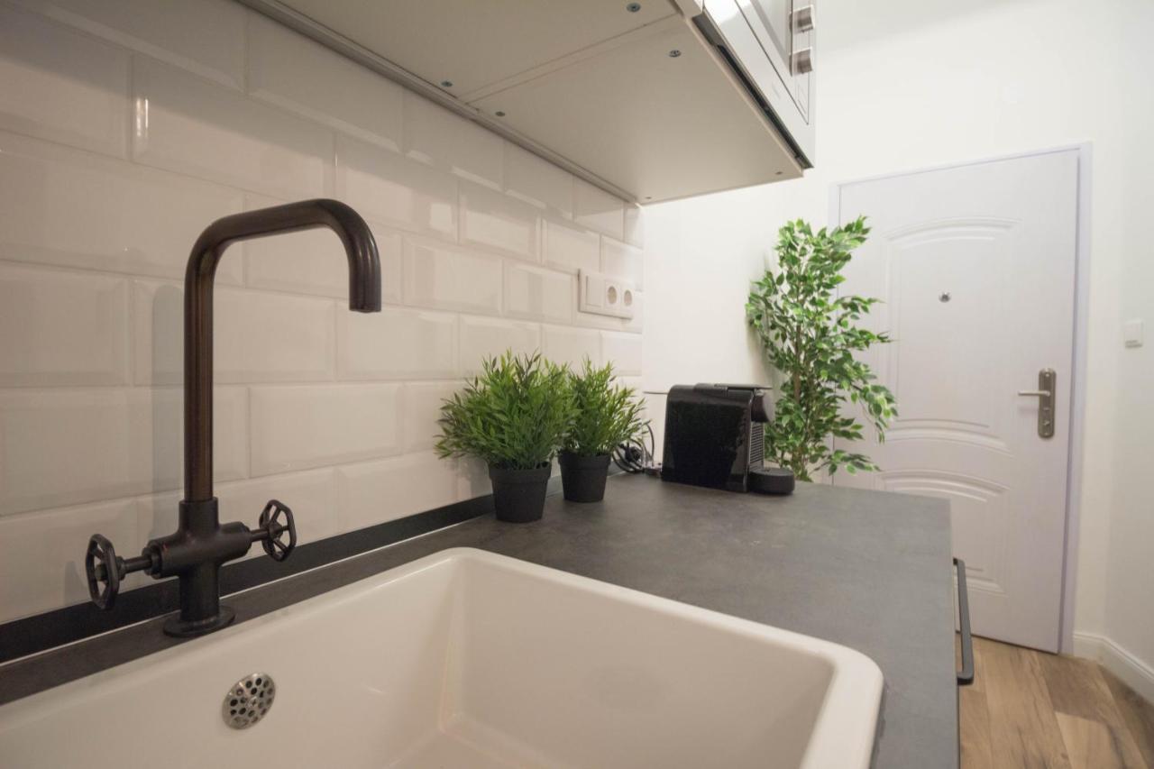 Standard Apartment By Hi5 - Madach Budapest Ngoại thất bức ảnh