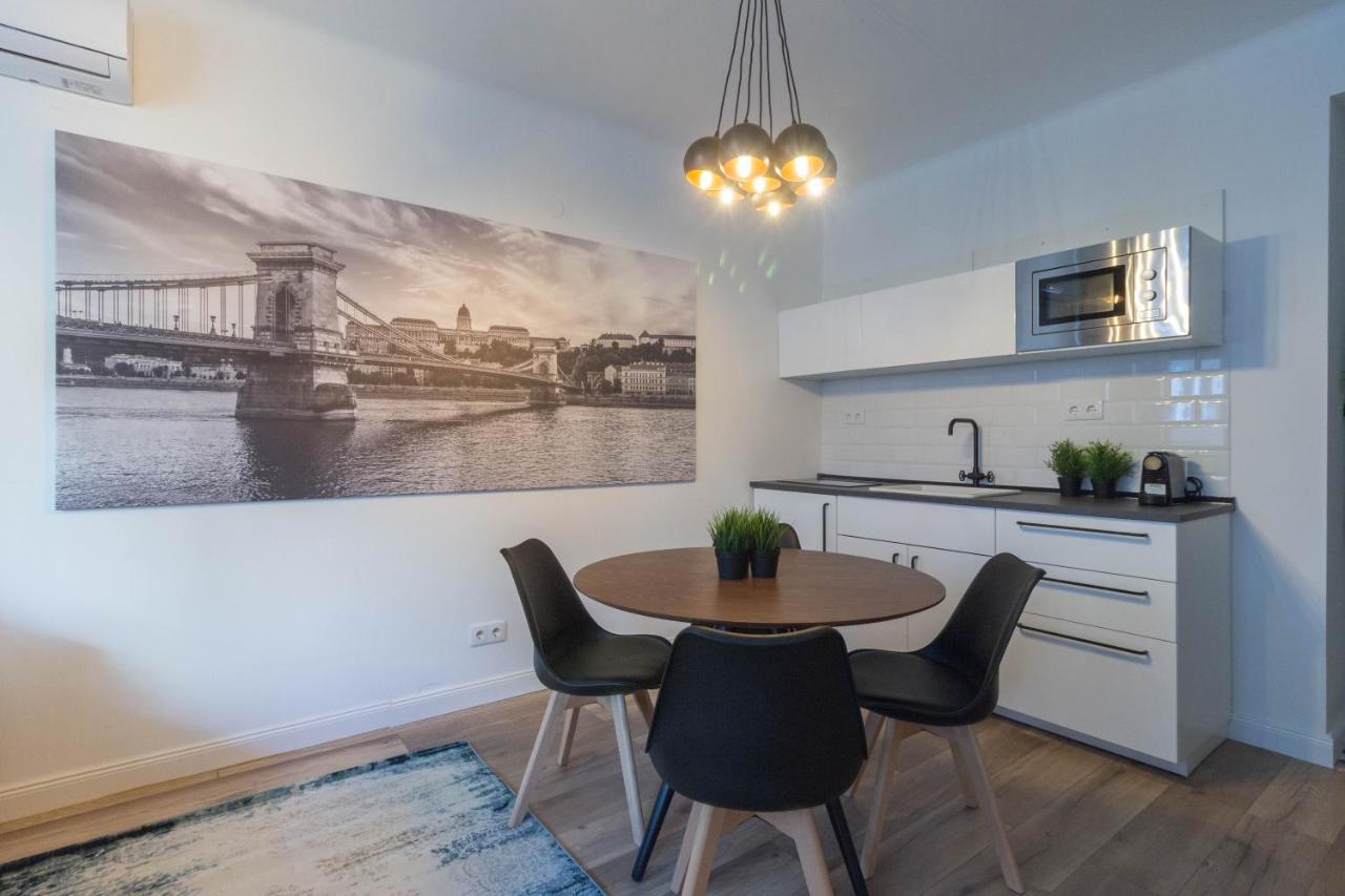 Standard Apartment By Hi5 - Madach Budapest Ngoại thất bức ảnh